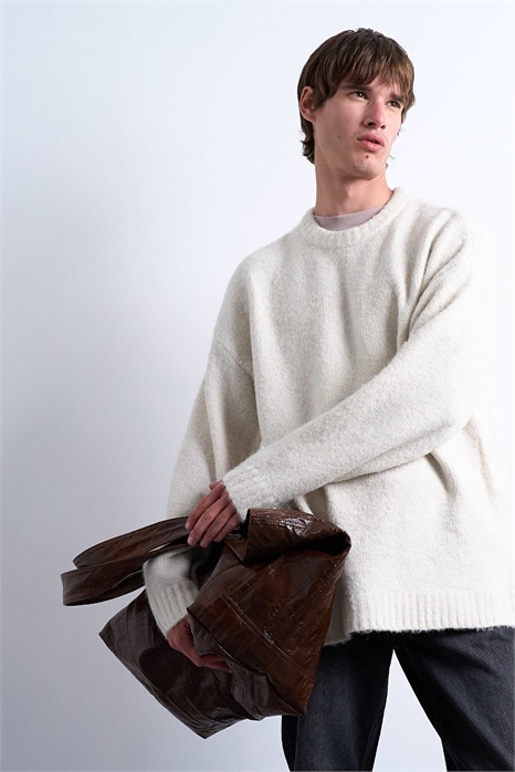 Свитер с круглым вырезом из рыхлого трикотажа артикул 142120989