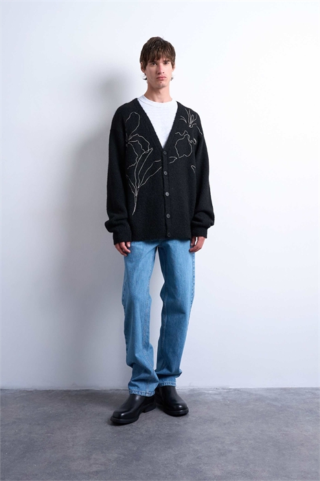 Вязаный кардиган с цветочной вышивкой черного цвета артикул 147016143