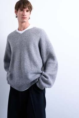 Свитер свободного кроя с V-образным вырезом артикул 142120995