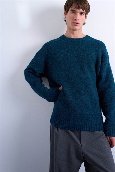 Свитер с круглым вырезом из рыхлого трикотажа артикул 147898761