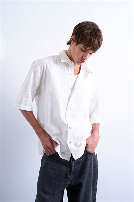 Рубашка с короткими рукавами, прямого кроя и фактурной текстурой артикул 143503499