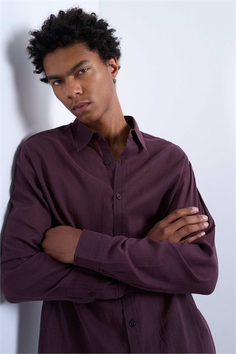 Рубашка свободного кроя с текстурной прозрачной тканью артикул 147898477