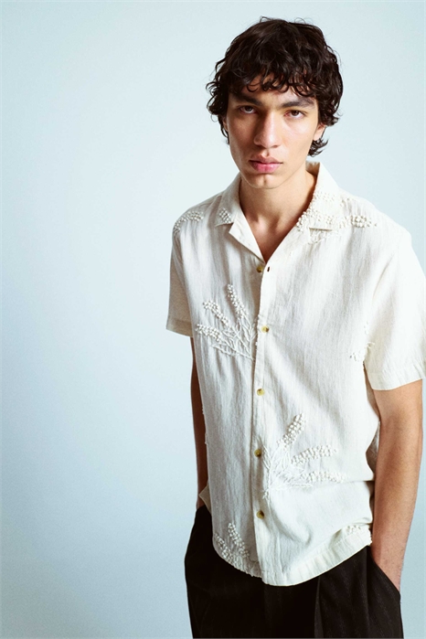 Рубашка с короткими рукавами и ручной вышивкой артикул 141529014