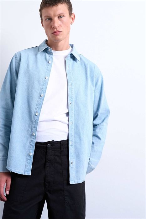 Джинсовая рубашка с длинными рукавами прямого кроя артикул 147825343