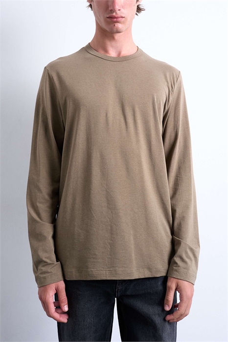 Легкая футболка с длинным рукавом классического кроя артикул 144135010