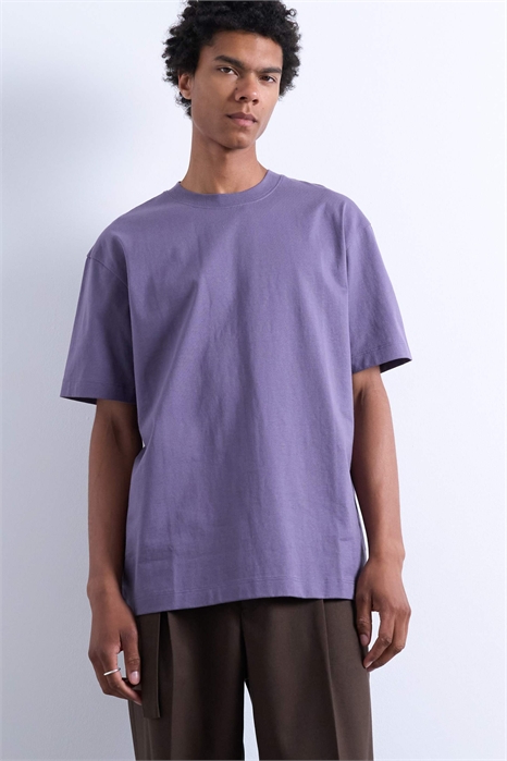 Футболка свободного кроя артикул 147857676