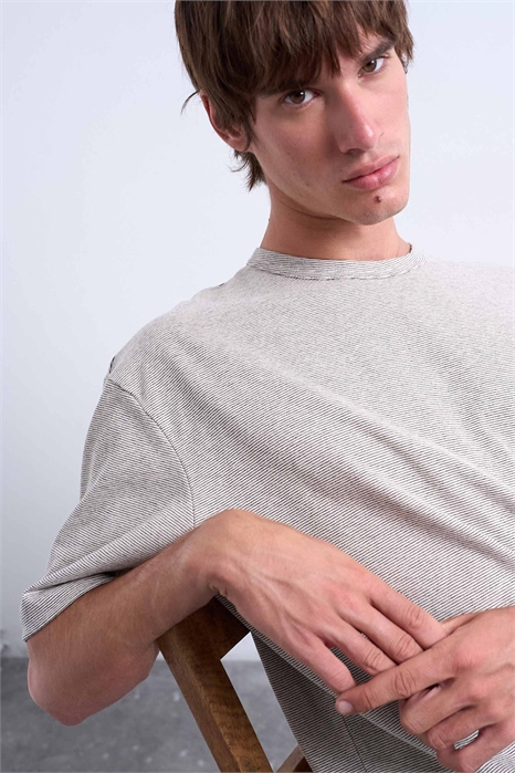 Футболка с мелкой полоской, облегающего кроя артикул 142432814