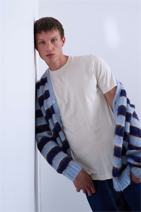 Футболка классического кроя артикул 143050378