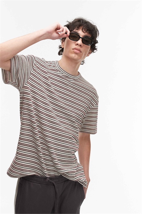 Футболка свободного кроя с вязаной полоской темно-красного цвета артикул 142511082