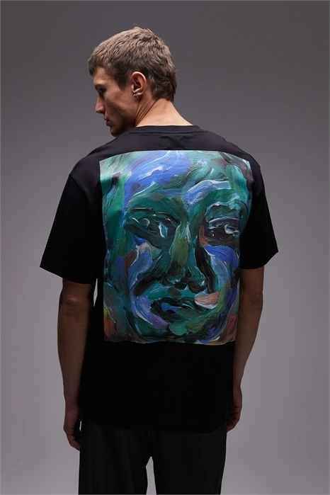 Футболка свободного кроя с изображением лица, нанесенным на переднюю и заднюю часть артикул 152190193