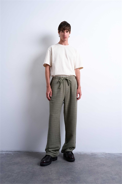 Брюки свободного кроя с фактурной тканью артикул 143261579