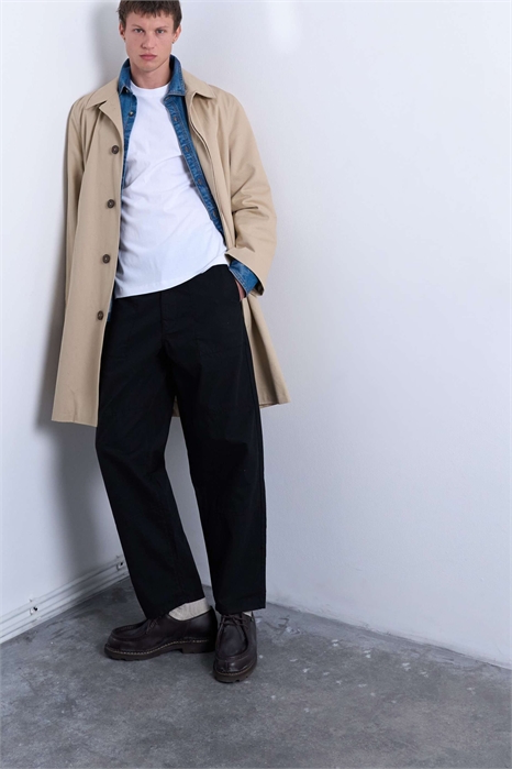 Брюки с зауженными брючинами из ткани рипстоп и декоративными швами артикул 146836296