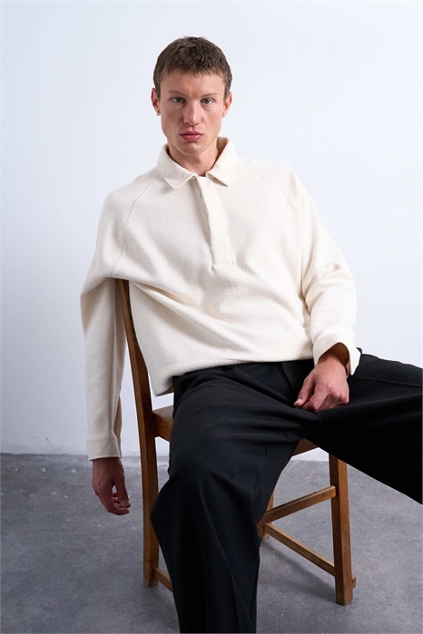 Свитшот-поло с рагланными рукавами, прямого кроя и фактурной текстурой артикул 144909158