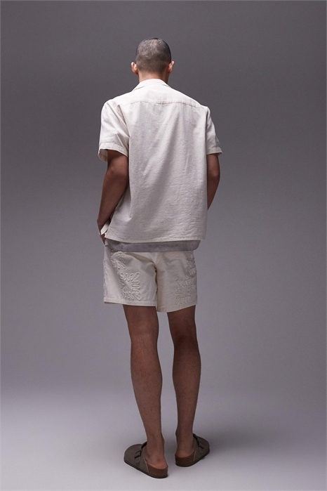 Координат из вышитых шорт из смешанного льна цвета экрю артикул 133073379