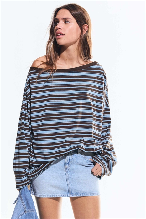 Футболка с принтом, асимметричным вырезом и длинными рукавами артикул 156110703