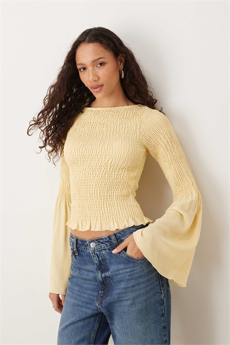 Топ с рюшами и рукавами «ангел» артикул 150670302