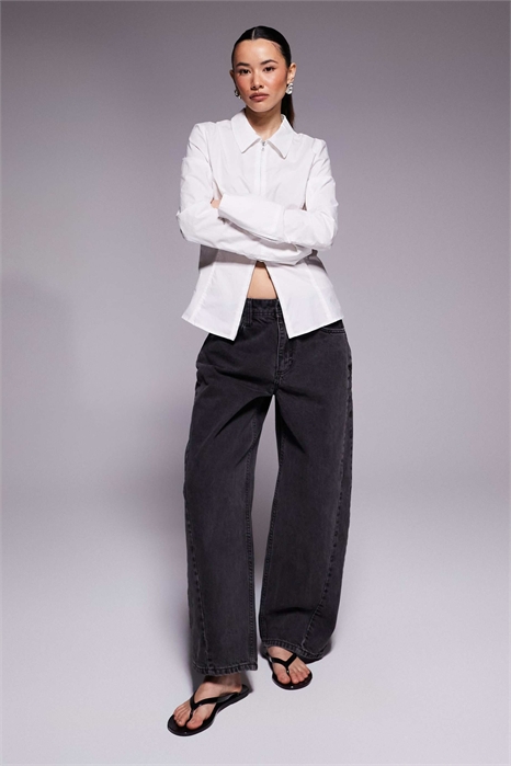 Джинсы с зауженными брючинами и швами артикул 154027268