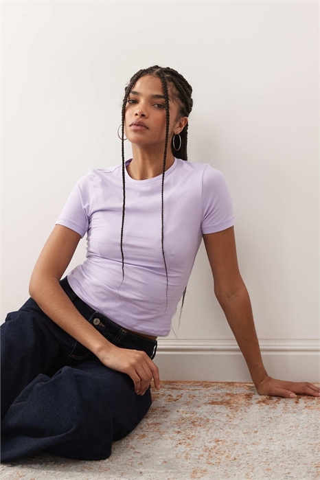 Футболка приталенного кроя артикул 153576727