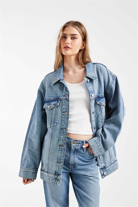 Джинсовая куртка свободного кроя артикул 155250746
