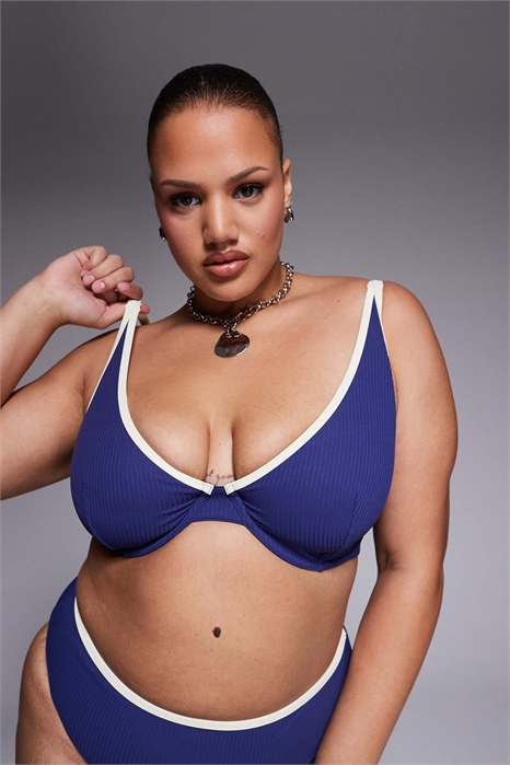 ASOS DESIGN Curve Ronnie: бюстгальтер-бикини с контрастной ребристой окантовкой, высоким вырезом и косточками, цвет «Marina del Rey» артикул 150775888