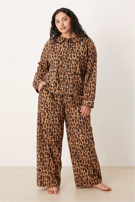 Комплект пижамы ASOS DESIGN Curve из тканой рубашки с волнистым краем и брюк артикул 148450617