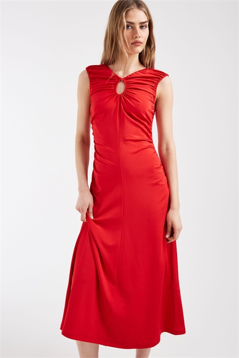 Платье средней длины без рукавов с рюшами и вырезом в форме ключицы артикул 155223561