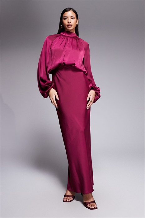 Макси-платье-блузон с фактурной тканью, высоким воротником и завязками на спине артикул 154236735