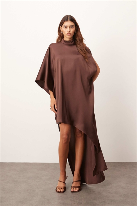 Мини-платье с высоким воротником, рукавами-крылышками и асимметричным подолом артикул 150075373