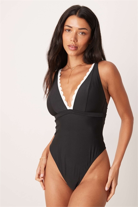 Купальник с вырезом и волнистой окантовкой артикул 150782824