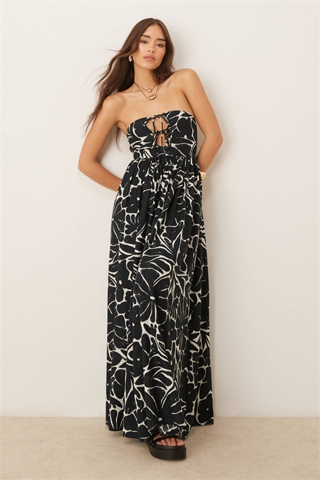 Пляжное макси-платье-бандаж с кружевной завязкой и льняными вставками артикул 142972964