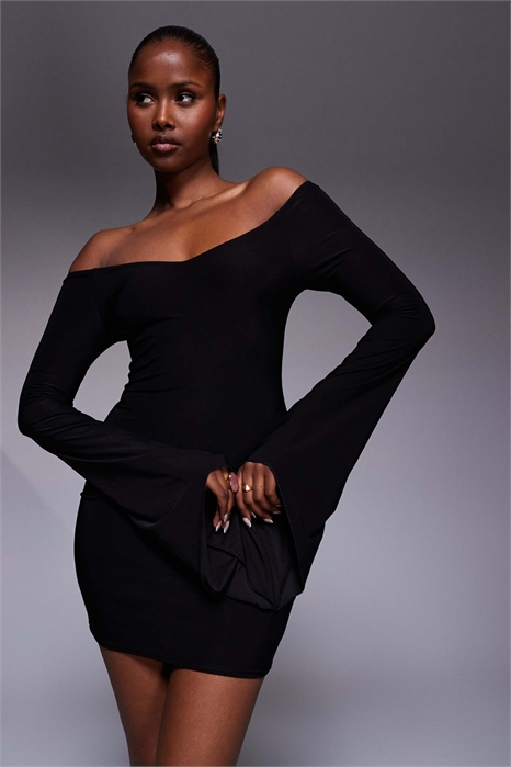 Эксклюзивное двухслойное мини-платье с открытыми плечами, рифлеными рукавами и драпировкой артикул 151521270