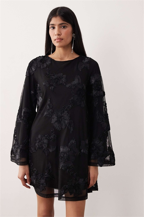 Мини-платье с длинными широкими рукавами свободного кроя и открытой спиной артикул 152934395