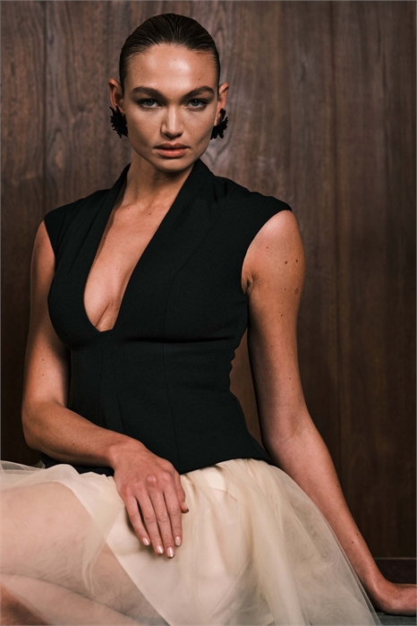 Мини-платье с заниженной талией и пышной юбкой артикул 150000754