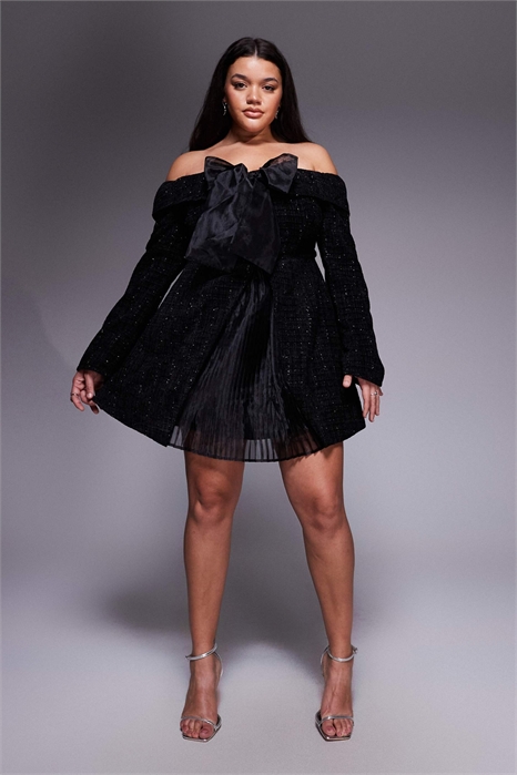 Мини-платье из букле с вырезом «бардо», плиссированной юбкой и бантиком артикул 150147151