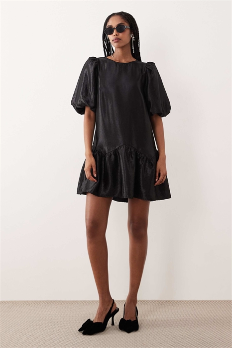 Мини-платье с короткими рукавами, объемным верхом и баской артикул 151999821