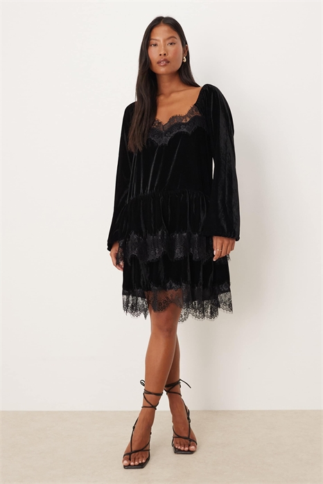 ASOS DESIGN Мини-платье из бархата с длинными рукавами и вырезом «сердце» для миниатюрных девушек артикул 150392721