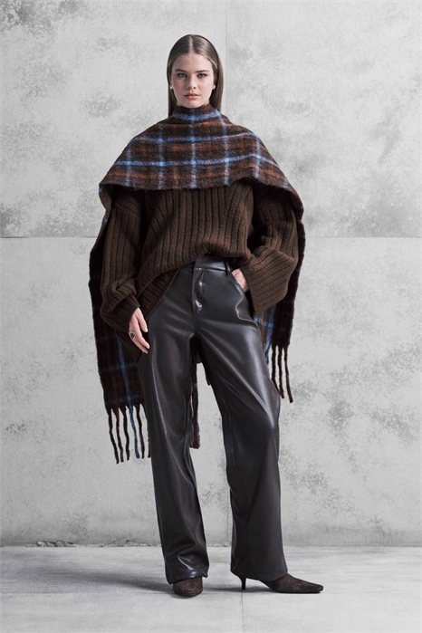 Брюки с прямыми брючинами из искусственной кожи от Sixth Sense артикул 150660859