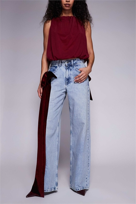 Джинсы с широкими брючинами и 3D-бантиком из бархата артикул 152463076