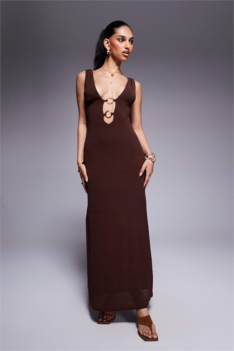 Макси-платье с глубоким вырезом и кольцевым декором артикул 140562698