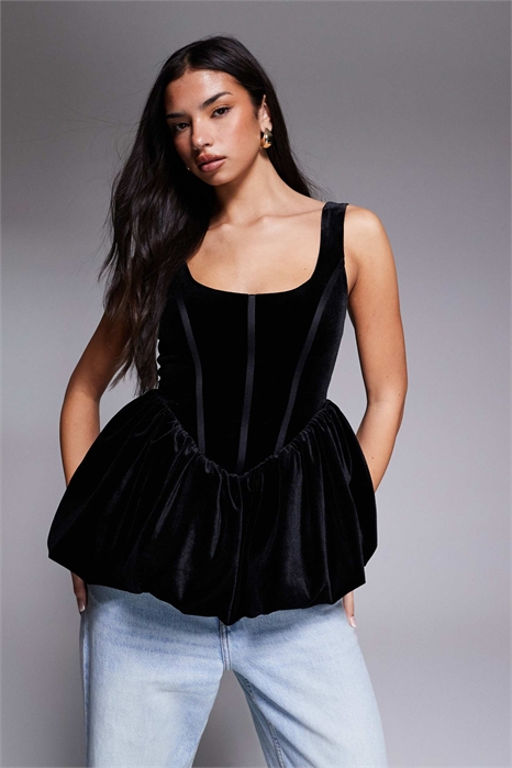 Бархатный топ-бабл с пеплумом и элементами корсета артикул 148301886