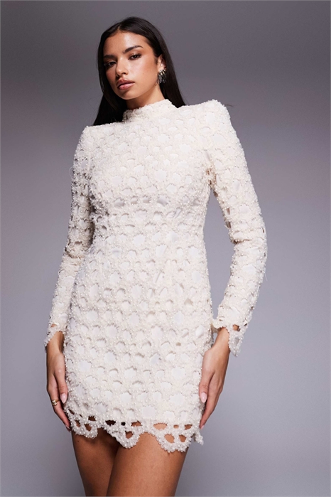 Мини-платье с высоким воротником, украшенное жемчугом и выполненное в технике лазерной резки артикул 146890067