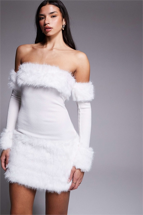 Мини-платье из трикотажа с декольте «бардо» и отделкой из искусственного меха артикул 148293083