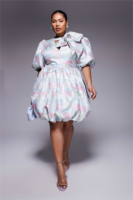 Мини-платье с жакардовым принтом, рукавами-буффами и бантиком артикул 139678080