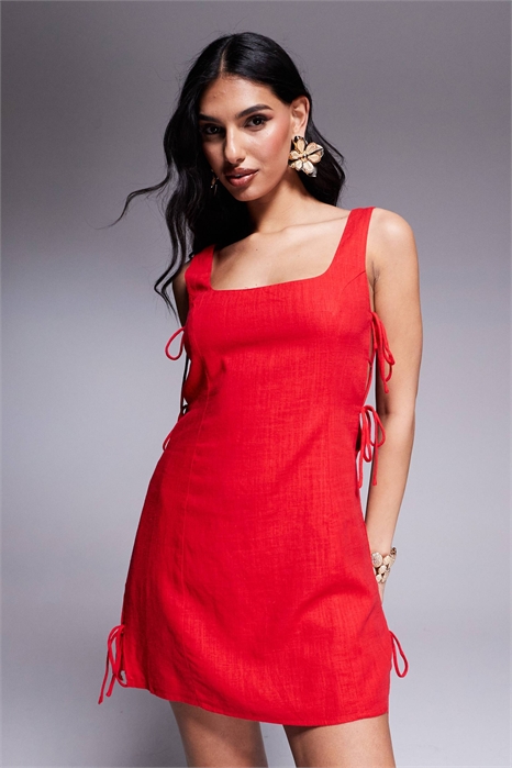 Мини-платье с квадратным вырезом, открытой завязкой по бокам и эффектом льна артикул 140566916