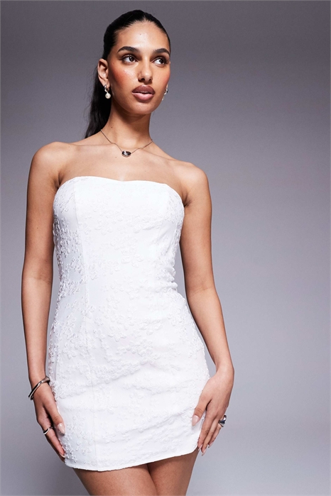 Структурированное мини-платье-бандо с вышивкой артикул 140566897