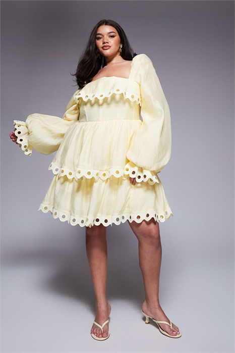 Мини-платье с волнистым силуэтом, многослойными рукавами-буффами и вырезами артикул 140660266