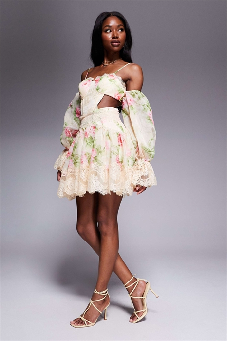 Мини-платье в стиле скейтер с принтом и кружевными вырезами артикул 143081978