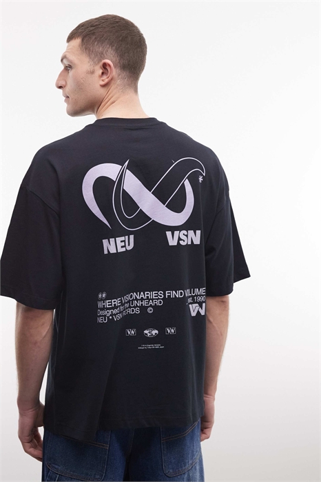 Футболка свободного кроя с уличным принтом артикул 156363431