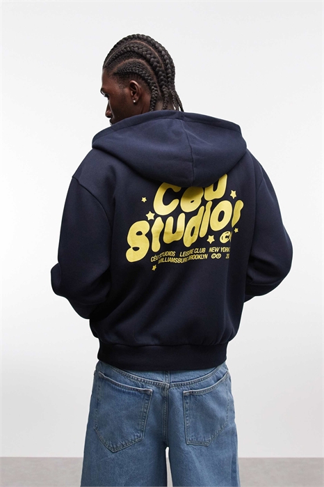 Худи с капюшоном и застежкой-молнией прямого кроя с принтом артикул 156005558