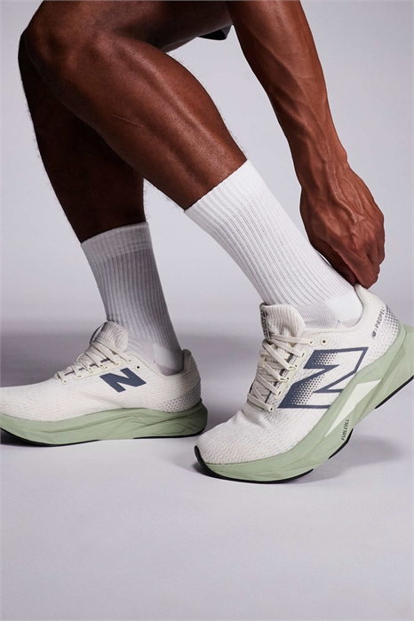 Кроссовки Fuelcell Propel для бега артикул 142823587